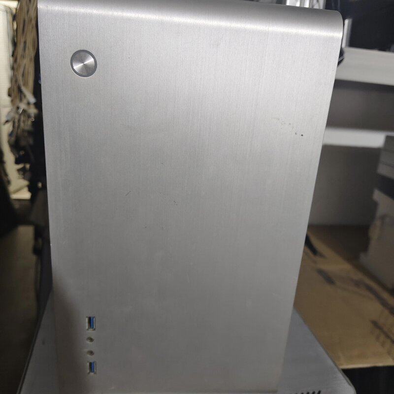 议价，乔思伯全铝机箱 U3银色，有2个，正常使用，同城自提，维修