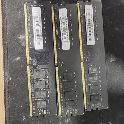 议价，16G DDR4 3200MHz内存条，有1条，正常使用，成，维修