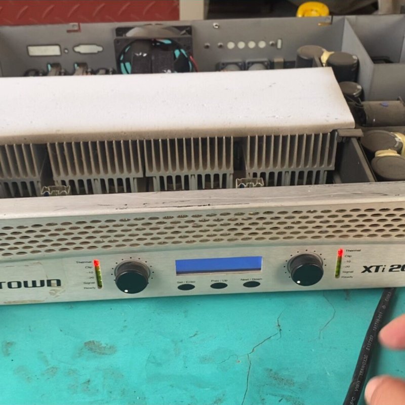 议价冠XTi2000专业功放,单位拆来的,测试功能完好,声音好维修