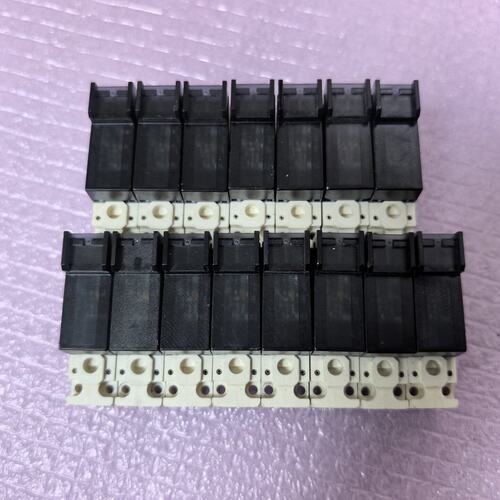 SMC VQ111U-5MO-X479，二手拆机，实物实图！