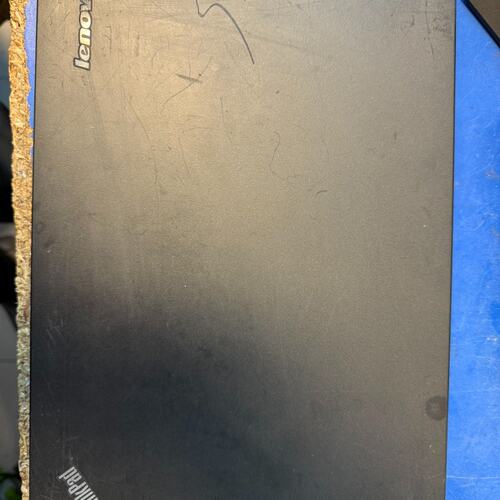 t450一台，成色还不错，外观有划痕，键盘缺键帽，屏幕正