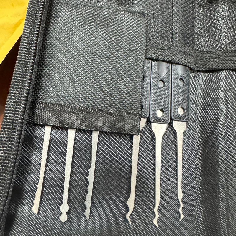 议价James Bond锁具套装,含多种开锁工具和透明锁,适维修