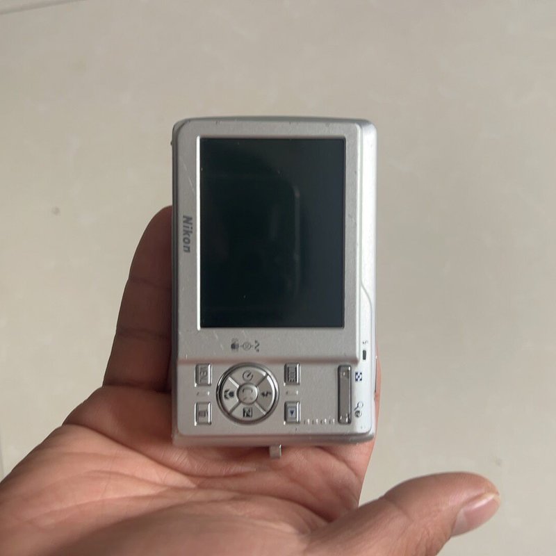 议价尼康S200,成色不错,功能一切正常,配件,电池,内维修