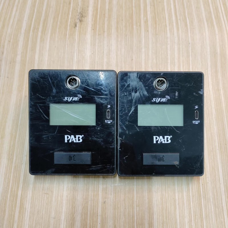 PAB无线会议话筒,型号SYNE,成色如图,外壳有使用痕迹。