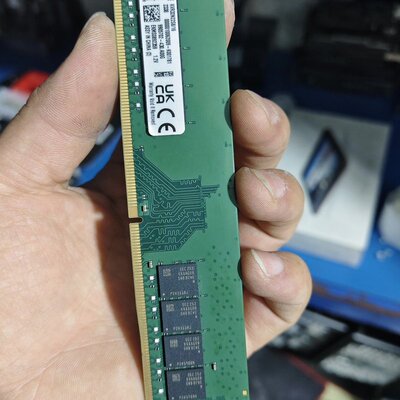 议价，金士顿DDR4 16G 3200MHz台式机内存条，正常使用，维修