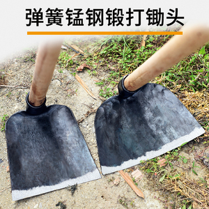 九哥锻打锄头开荒松土耕地种菜