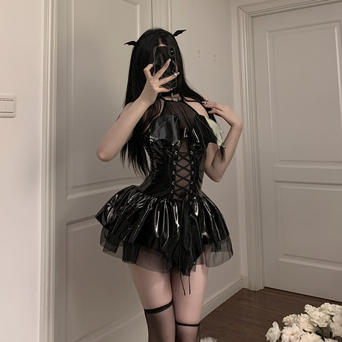 暗黑风小恶魔亮面PU挂脖连衣裙