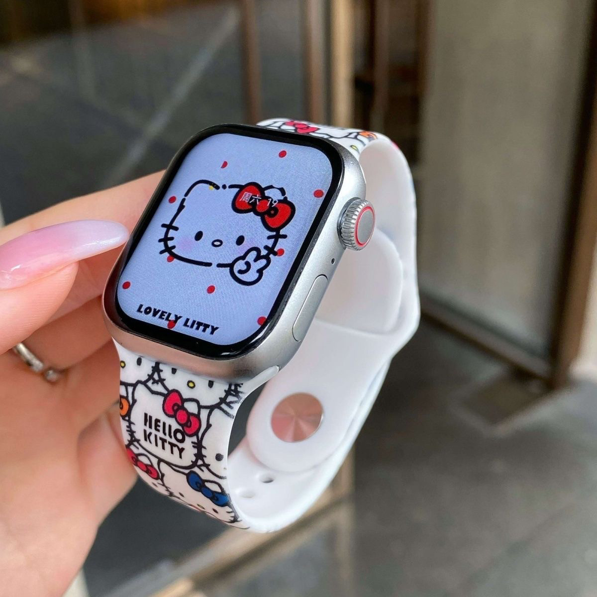 卡通Hellokitty猫手表带适用苹果手表iwatch10可爱硅胶S9潮流表带