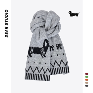 2025新款英伦风灰色腊肠狗针织围巾女秋冬保暖百搭氛围感毛线围脖