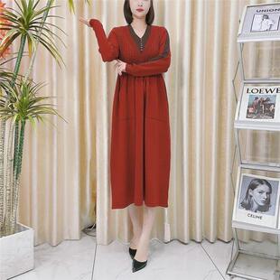 玥玥羊A285胭脂红V领拼接设计款 复古 气质秋冬轻奢针织连衣裙时尚