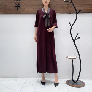 A522酒红色带领巾针织连衣裙收腰显瘦设计师优雅时尚 复古夏