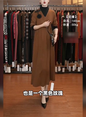A382焦糖色玫瑰设计款气质秋冬轻奢针织连衣裙时尚复古