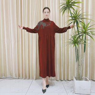 9819酒红钉珠锆钻设计款 轻奢针织连衣裙时 羊毛气质秋冬长款