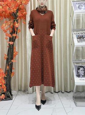 玥玥羊A044胭脂红提花带丝巾设计款气质冬轻奢针织连衣裙时尚复古