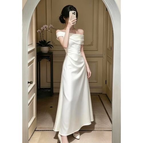 朱雀记白色订婚轻礼服缎面连衣裙夏一字肩领证登记小白裙日常可穿