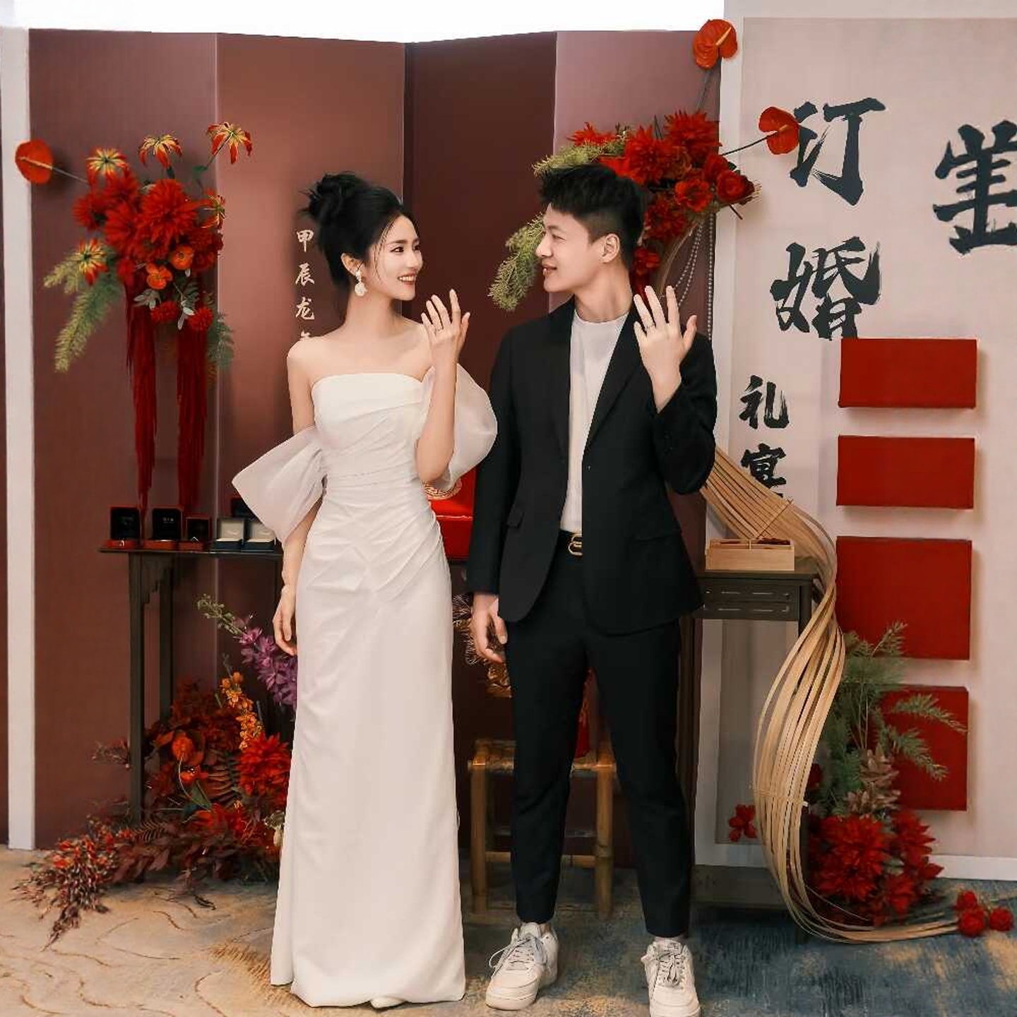 朱雀记抹胸订婚礼服女新娘法式缎面轻婚纱森系迎宾修身鱼尾出门纱