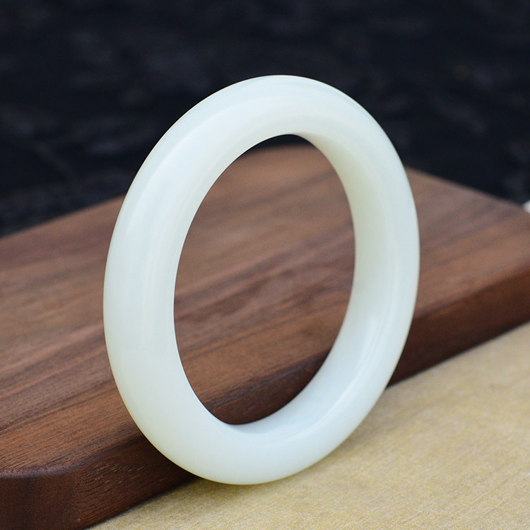 新疆天然和田玉羊脂白玉手镯女款圆条福镯58mm圈口带证书油润细腻