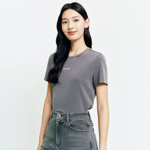 FS时尚休闲圆领正肩撞色LOGO宽松短袖T恤上衣26春夏新款女装5352A