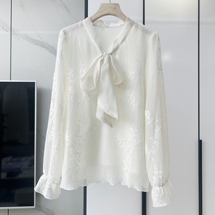 设计感刺绣白色蕾丝衬衫女春秋季新款 飘带V领蝴蝶结仙气飘飘上衣