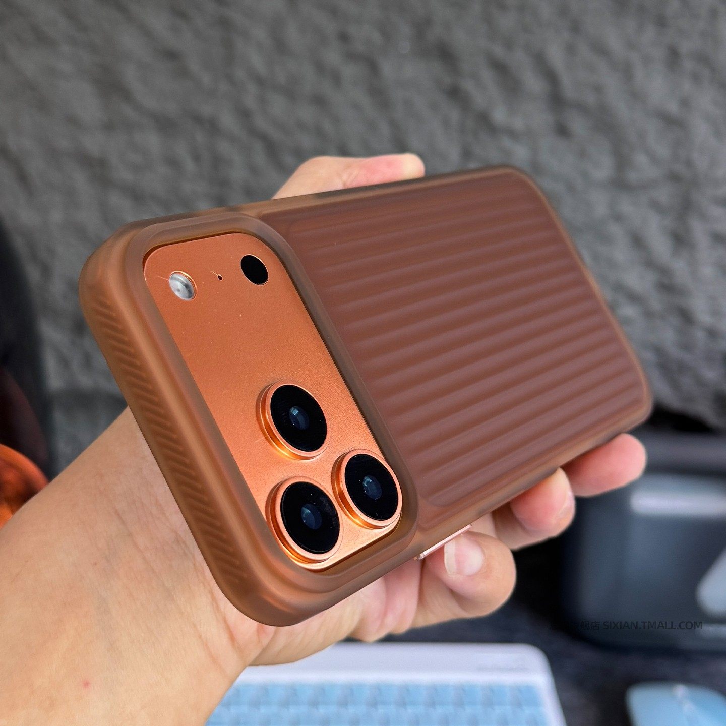 茶棕色瓦楞肤感二合一适用苹果17pro手机壳Air磨砂iphone16promax新款15pro硅胶软边14高级感13全包防摔12套