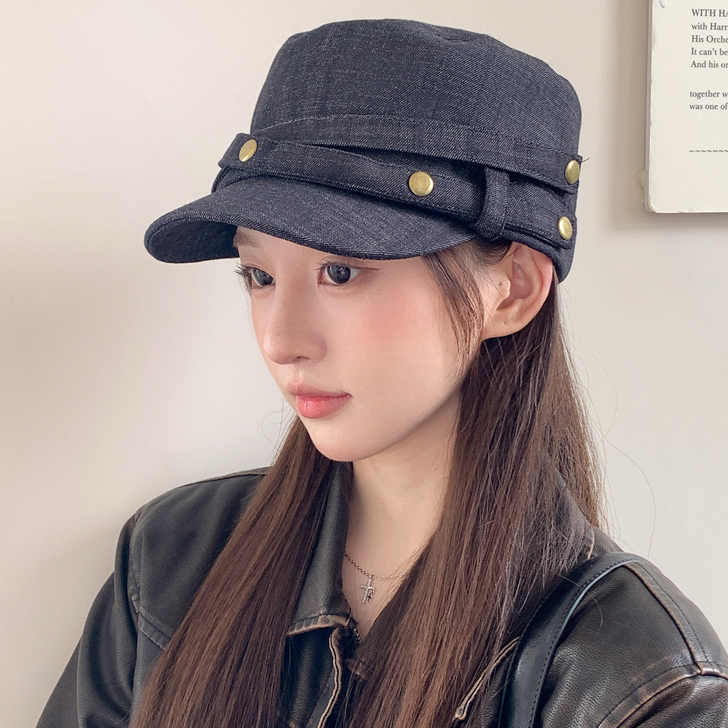 复古金属扣牛仔宽檐平顶报童帽女