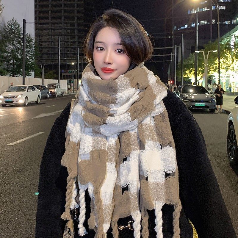 日系小众镂空花朵围巾女麻花流苏百搭秋冬季韩版披风保暖围脖披肩