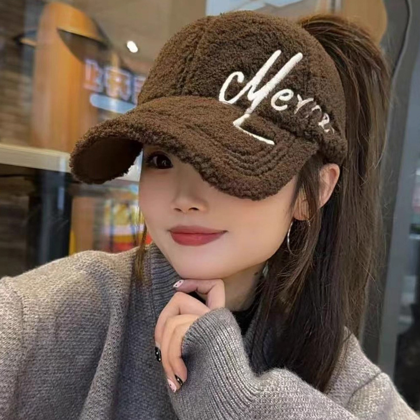 韩版羊羔绒空顶棒球帽子女士冬季保暖时尚显脸小可扎马尾鸭舌帽潮