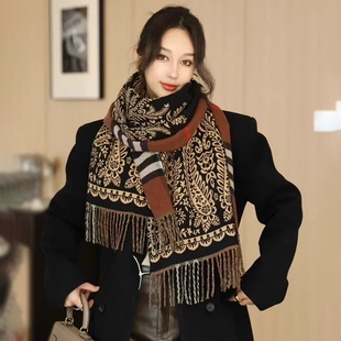 2025年秋冬季新款复古格纹流苏围巾女韩版百搭仿羊绒保暖斗篷两用