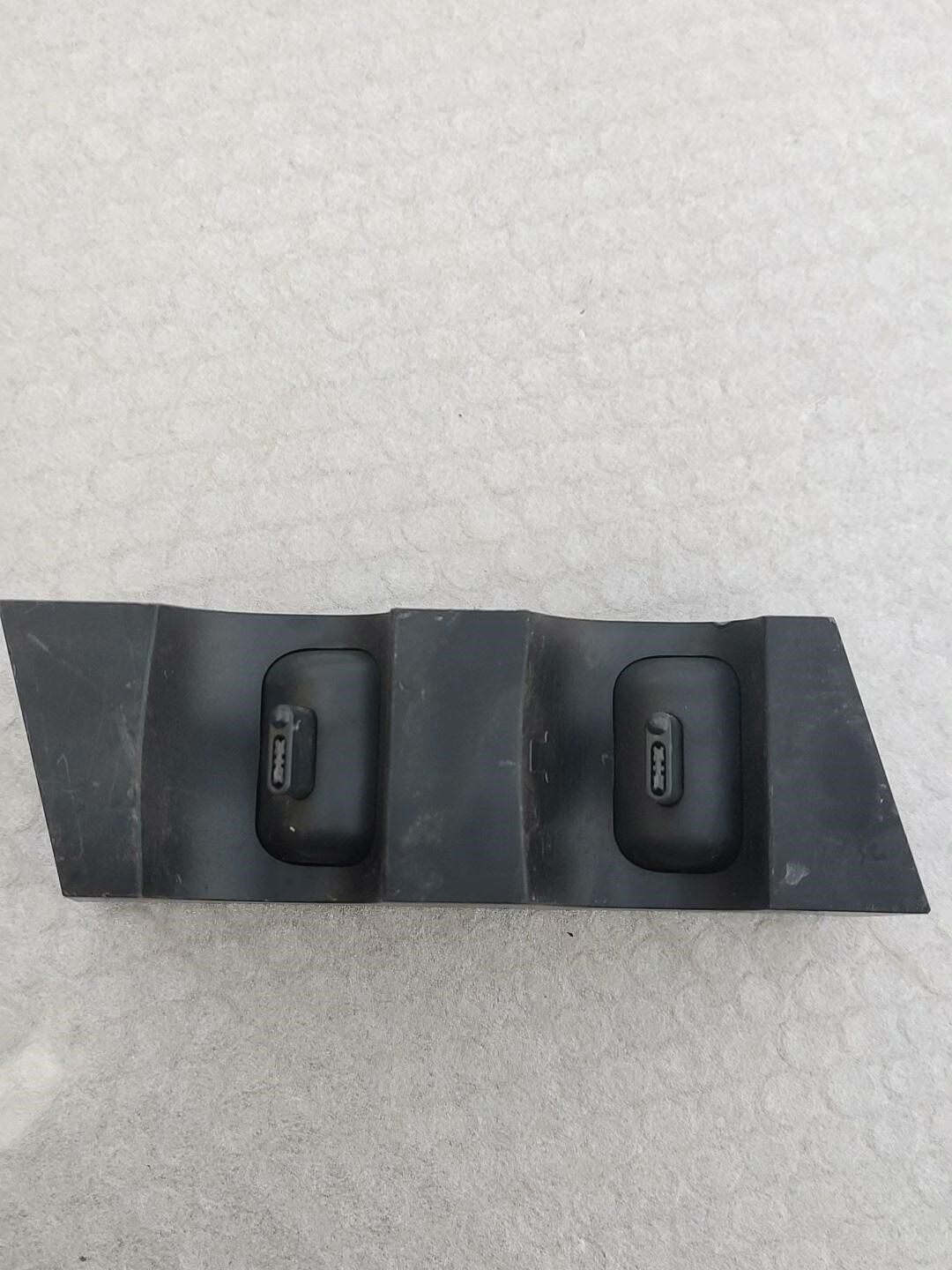 PS 4 手柄充电器，型号:ZC-001，50包邮。