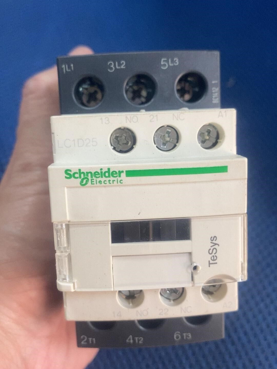 LC1D25施耐德LC1D25接触器。看图，全新没有使用过。