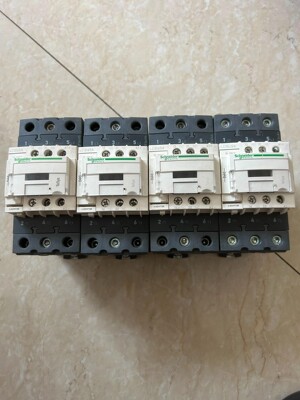 施耐德LC1D65ABD全新无包装 放时间旧了有点灰尘 数量