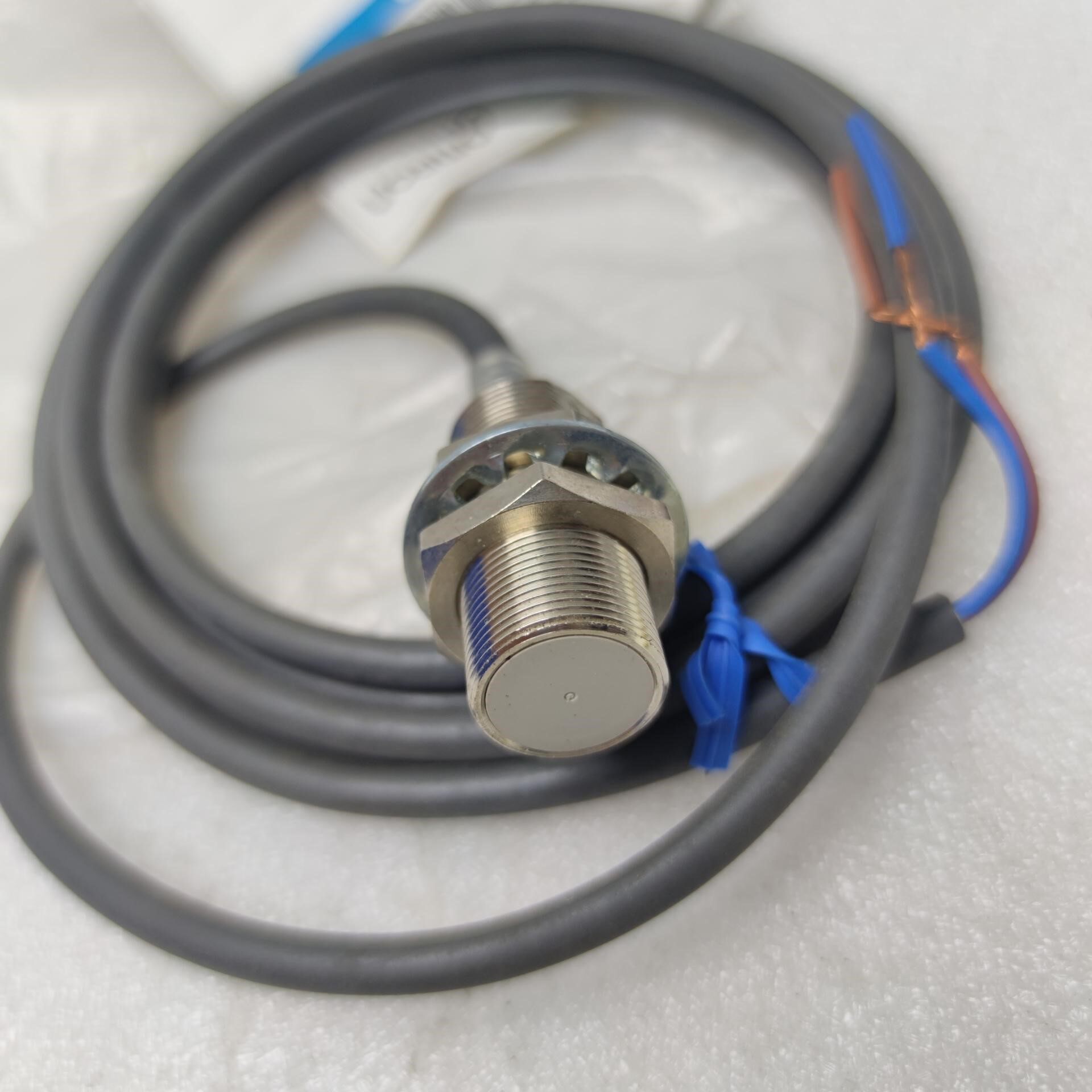 E2E-X5Y1-Z欧姆龙OMRON原装正品工程剩余未使用过