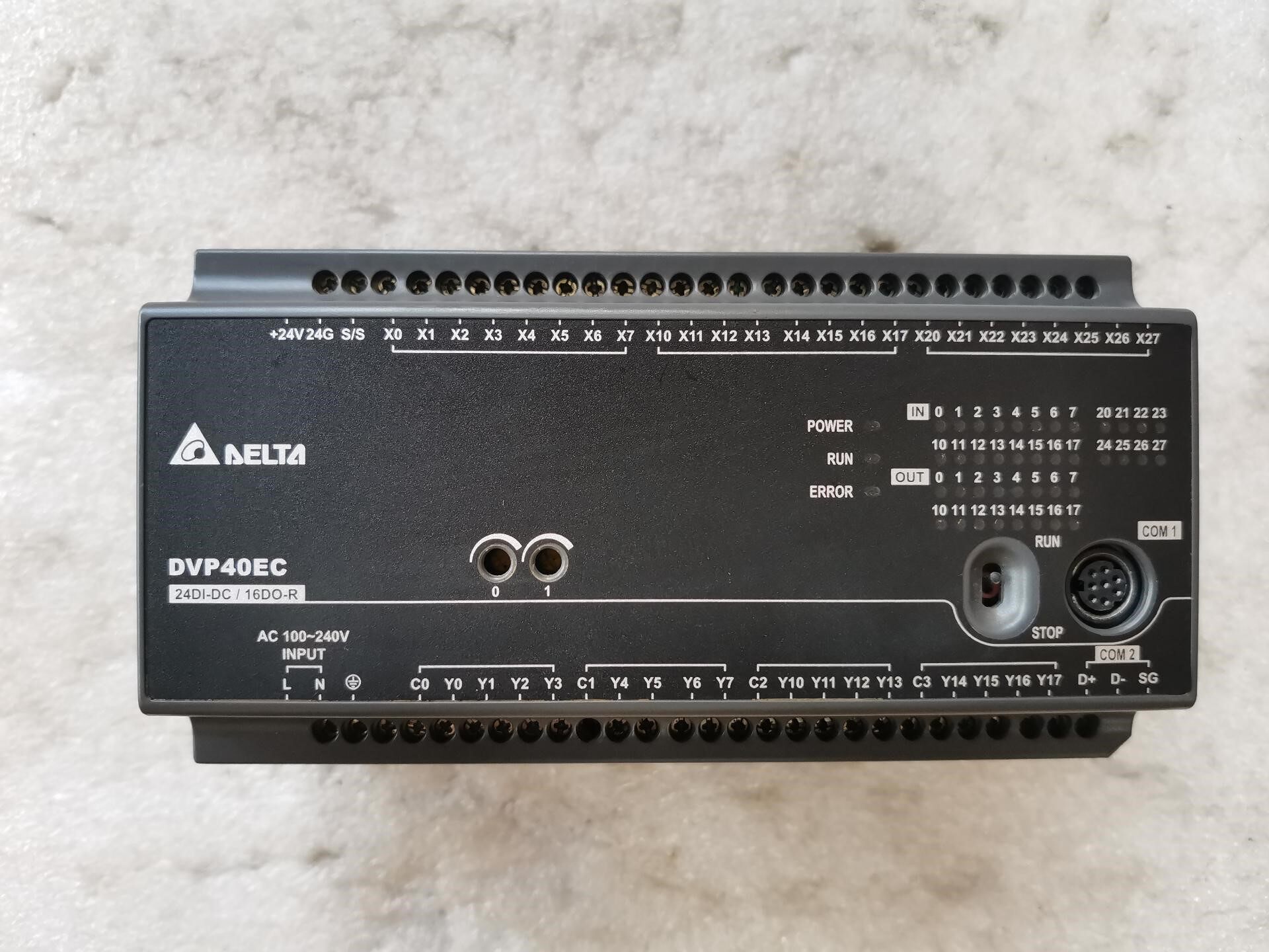 拆机台达DVP40EC00R3。整体成色不错。接线端子排有轻