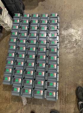 施耐德ATV310变频器2.2KW，实物拍摄，成色9成新，功