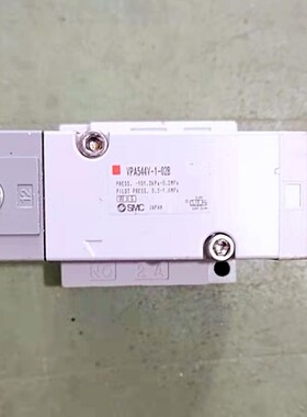 VPA544V-1-02B SMC原装气控阀，放久了有点灰尘