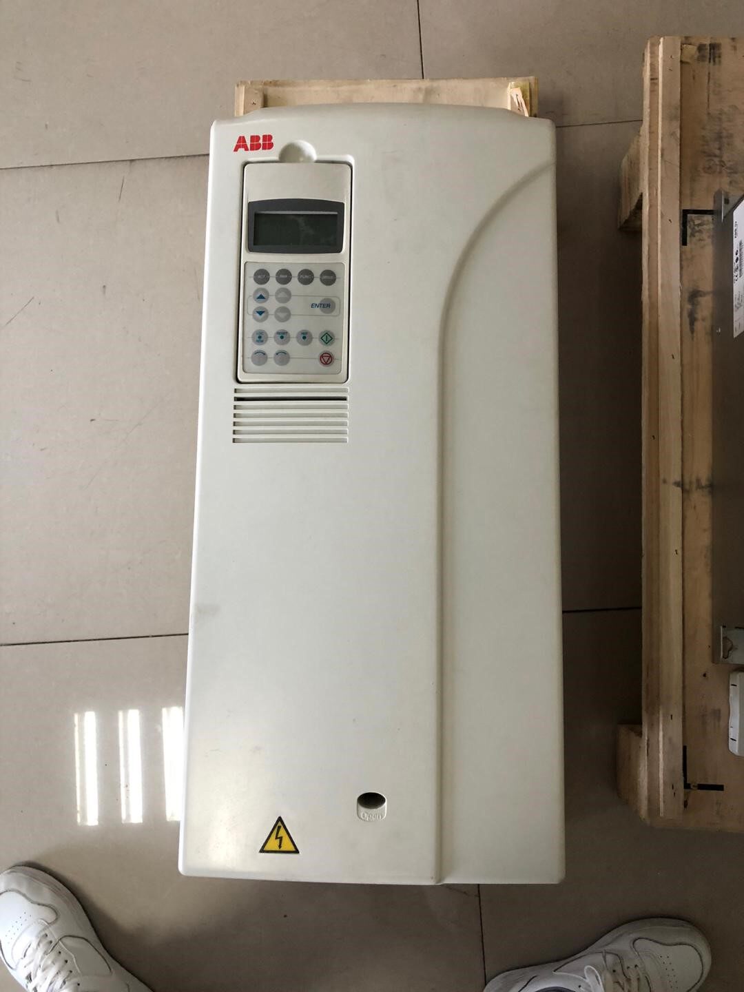 ABB变频器55KW，ACS800-01-0060-3+P9