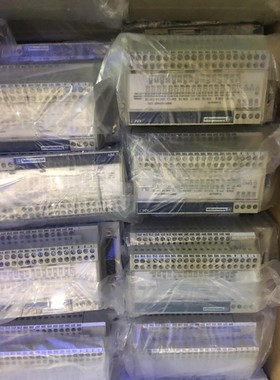 施耐德plc模块ABE7-CPA02现货，非常新。功能包好