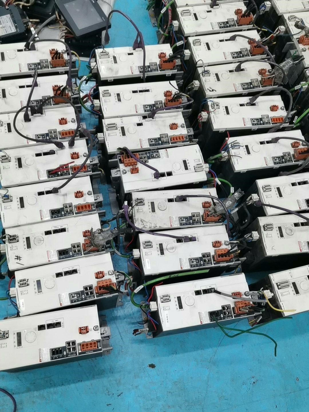 施耐德驱动器LXM32MD72N4