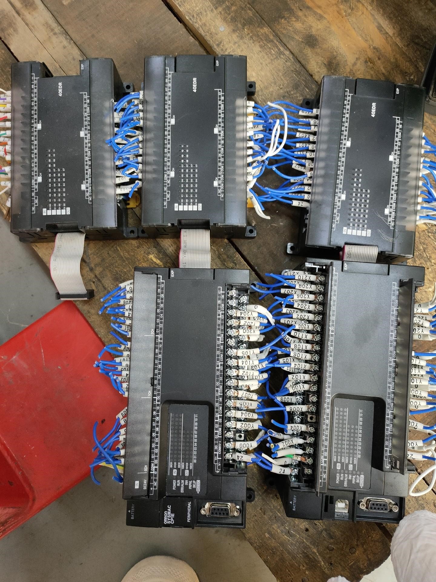 欧姆龙 两个主机 CP1E-N60SDT-D  三个模块CP