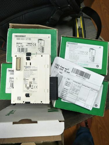 施耐德 TM2AMI8HT 模块，还有最后几台，有需要的联系