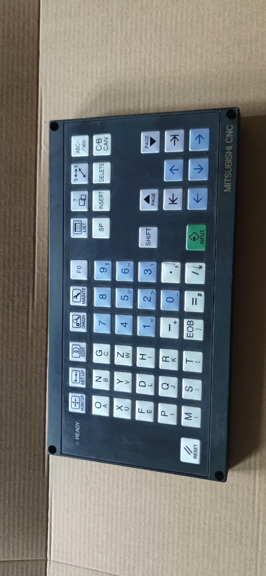 FCU7-KB029。三菱M70按键板，运费到付