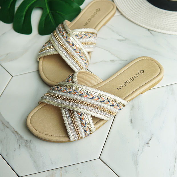 2025年春夏款ins仙女风波西米亚民族风复古交叉钉珠防滑凉拖鞋女