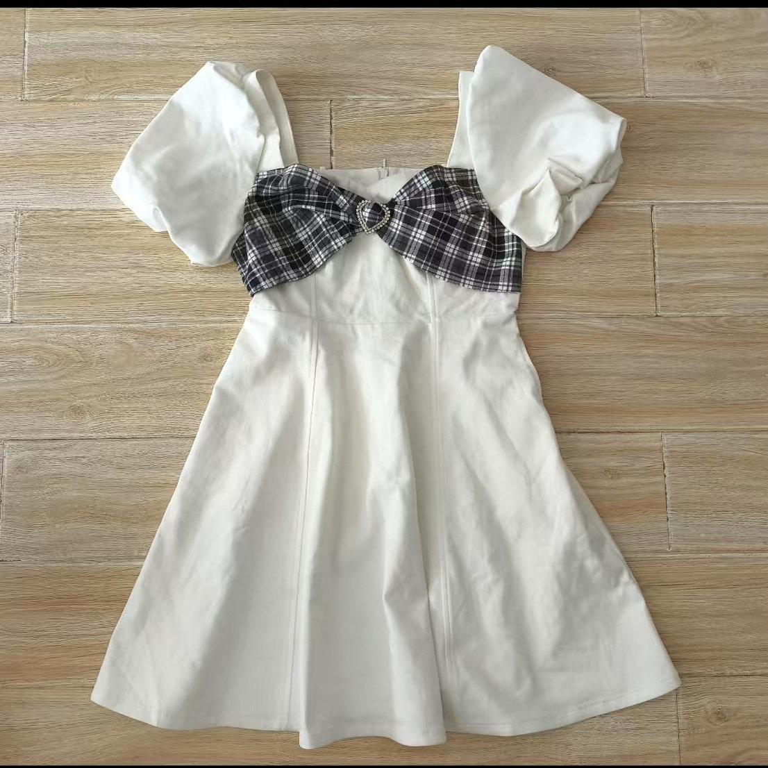 蓬蓬袖连衣裙A字修身显瘦