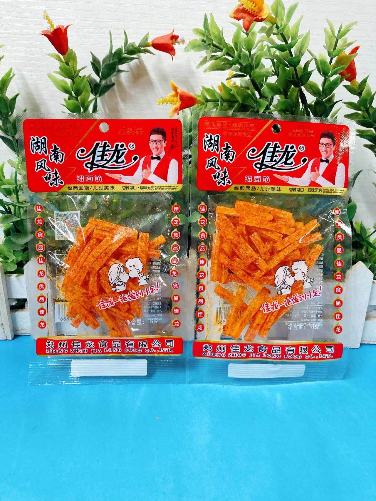 佳龙辣条小面筋8090后童年怀旧零食网红麻辣细面筋香辣麻辣丝