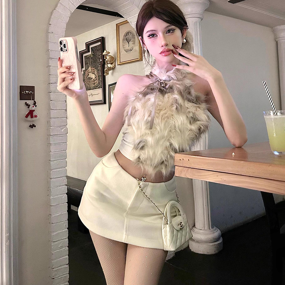 纯欲辣妹设计感毛绒挂脖背心上衣
