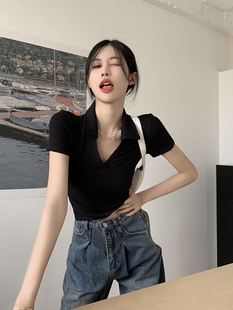 黑色修身显瘦V领短袖针织T恤女夏季设计感甜辣妹露脐短款紧身上衣