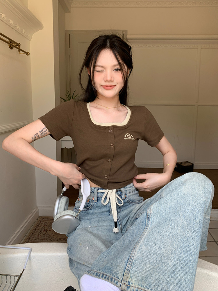 简约主义美式刺绣辣妹短款T恤女