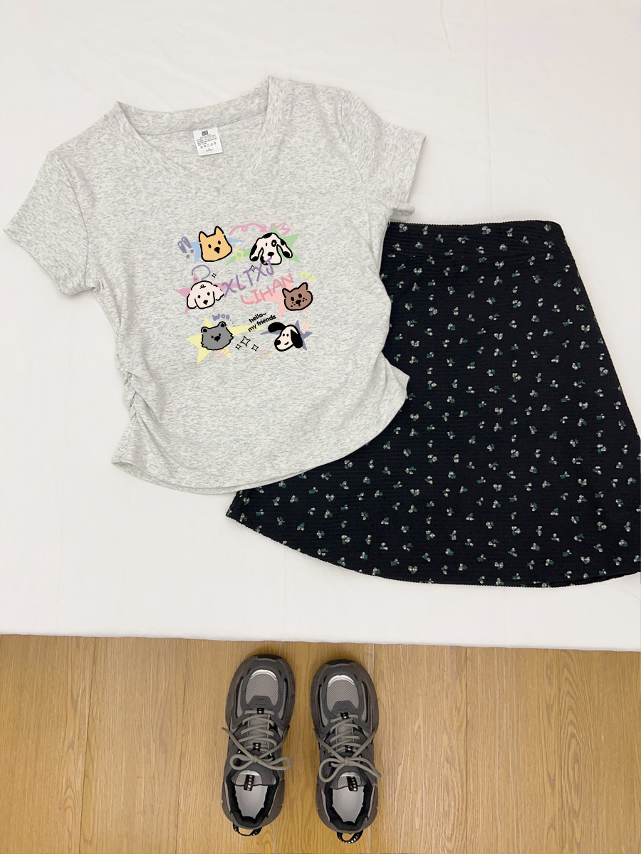 ins卡通印花正肩短袖T恤女夏季新款V领修身显瘦纯欲甜辣短款上衣