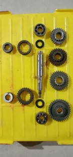 长江750边三轮配件-倒挡变速箱齿轮和轴一套以及其他小件