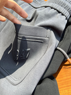 简洁百搭松紧腰休闲短裤 裸感舒适有弹力 就是那种不爱皱 对